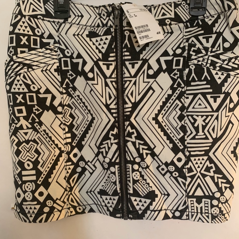 Skirt Zipper in front Mini,  Black , White (New )